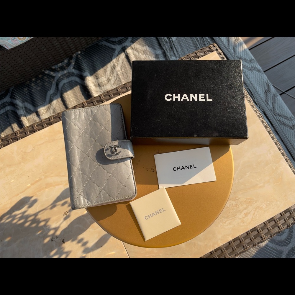 CHANEL Matelasse Wallet Silver Leather CC Auth